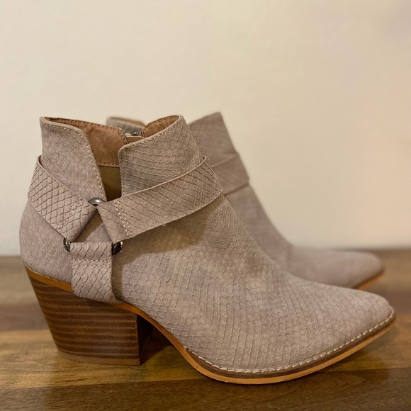 Nude leather snakeskin bootie - Picture 4 of 4